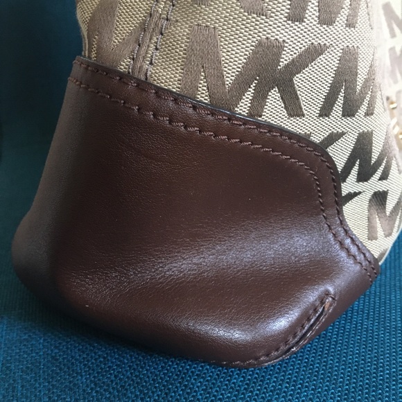 Michael Kors canvas/leather monogram hobo bag - Picture 6 of 9
